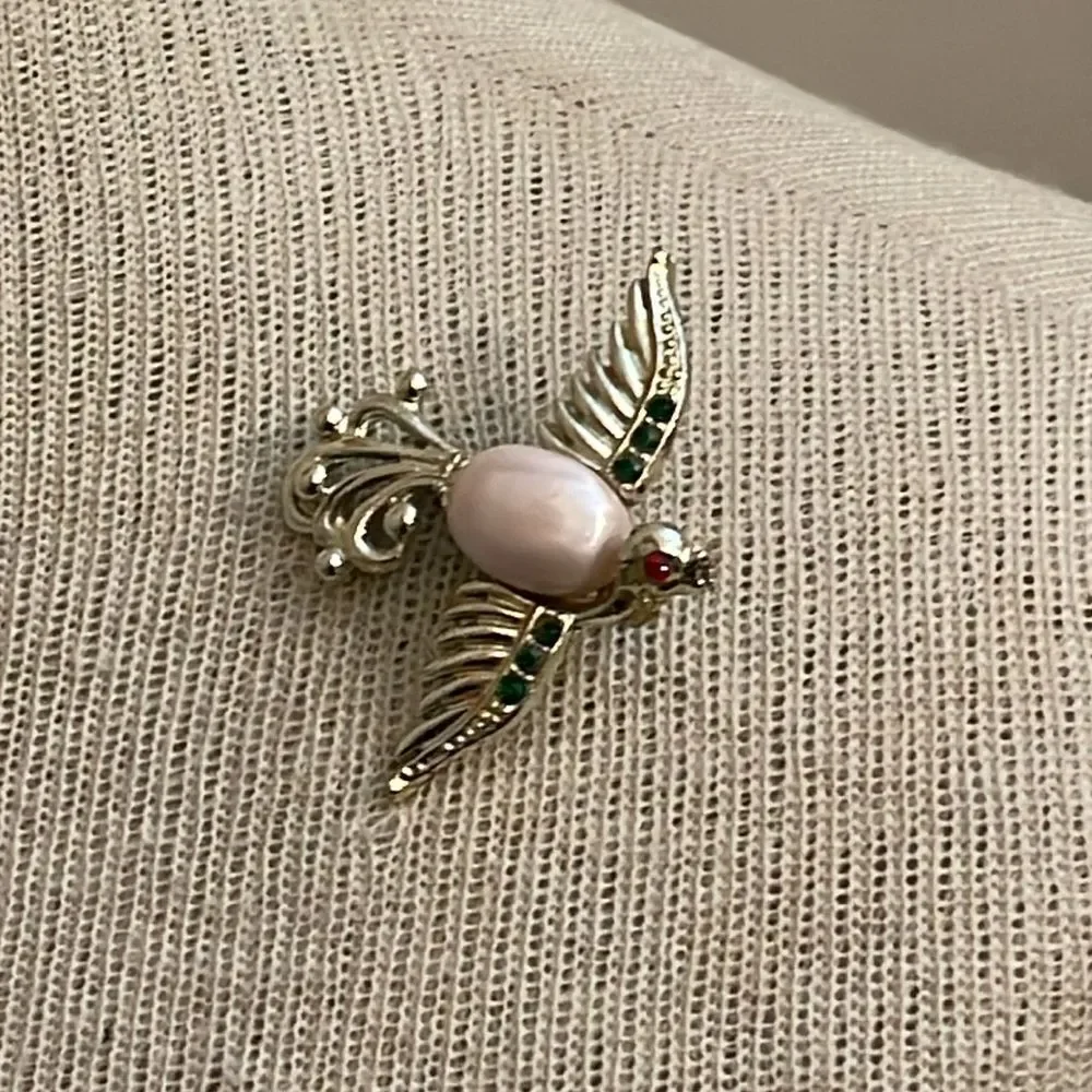Vintage Gold-tone Bird Brooch with Pink Jelly Belly Oval Cabochon